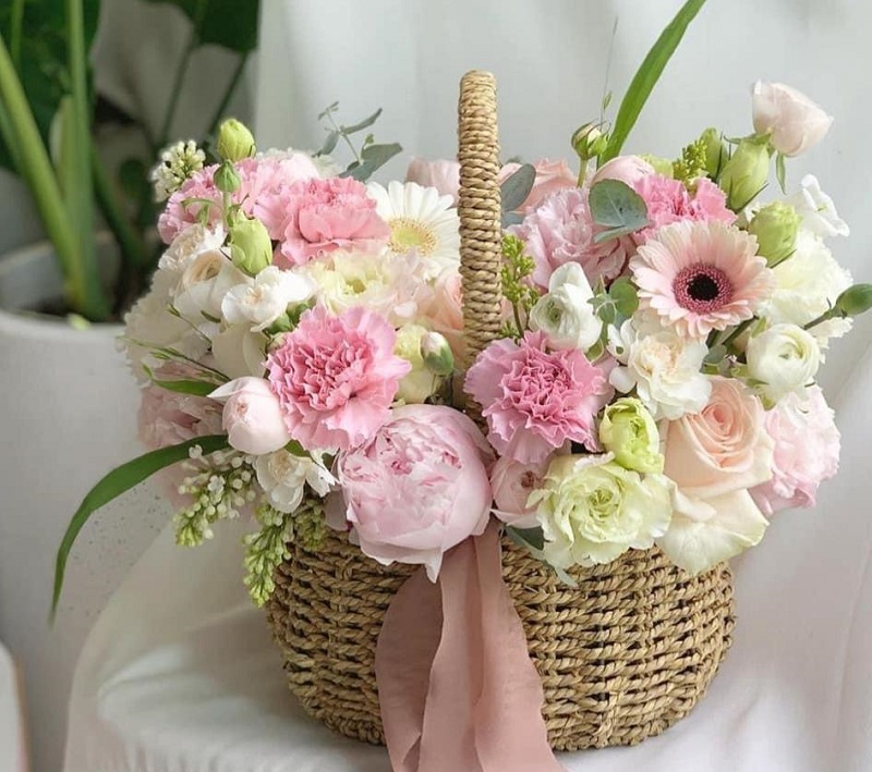 Hoa tươi - Quà tặng sinh nhật khách hàng kinh điển, mang lại niềm vui và sự bất ngờ