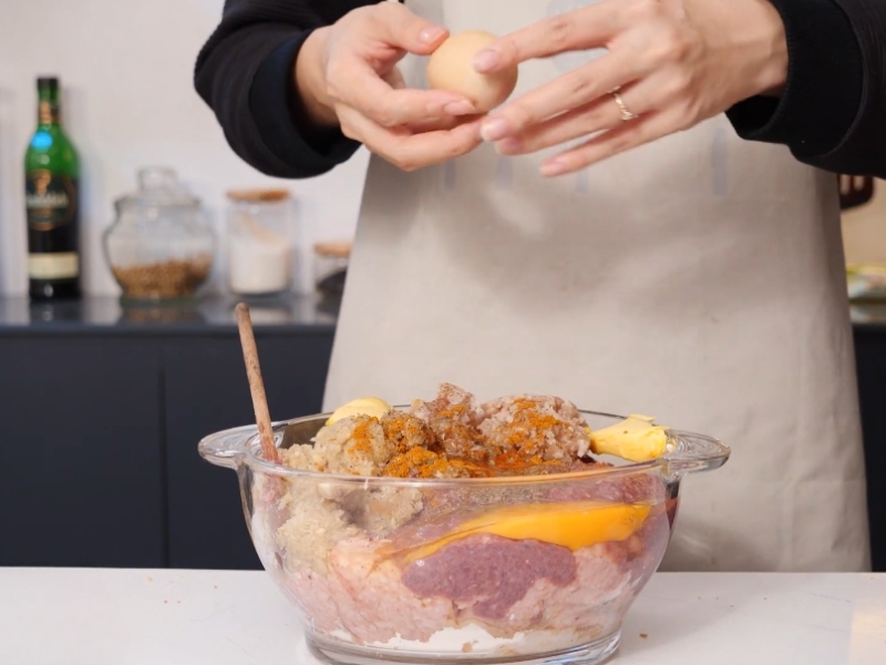 Trộn đều hỗn hợp làm pate đã xay nhuyễn