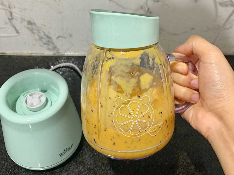 Không nên đổ nguyên liệu đầy cối