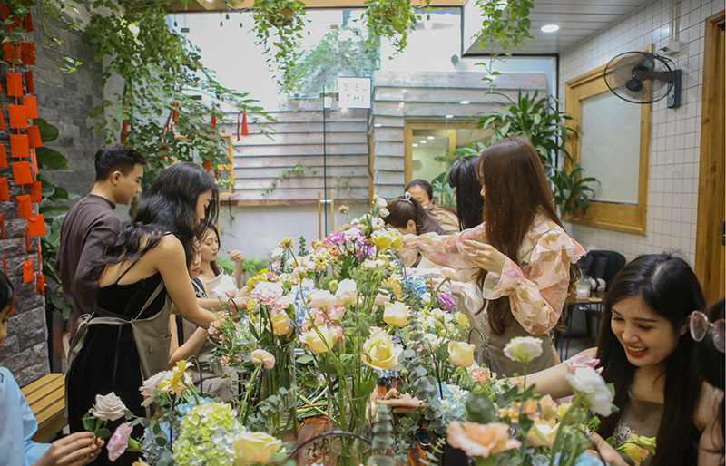 Workshop cắm hoa được chị em yêu thích