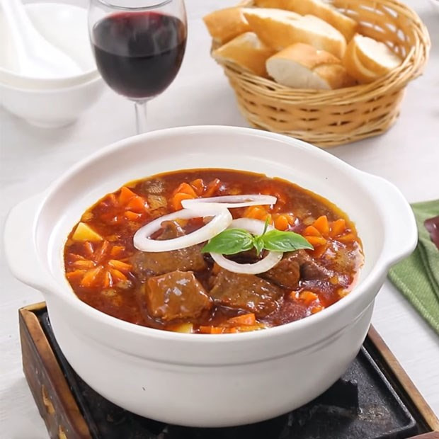 Hầm thịt bằng nồi nấu chậm 