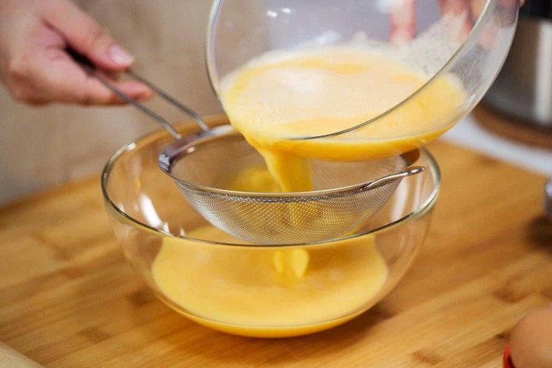 Làm bánh flan bằng nồi nấu chậm