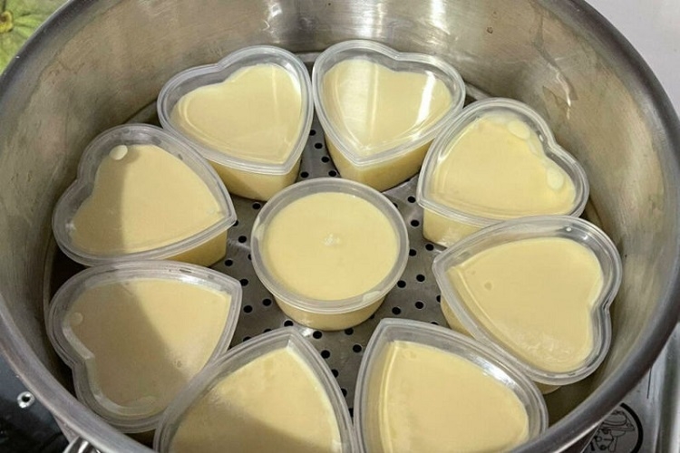 Làm bánh flan bằng nồi nấu chậm