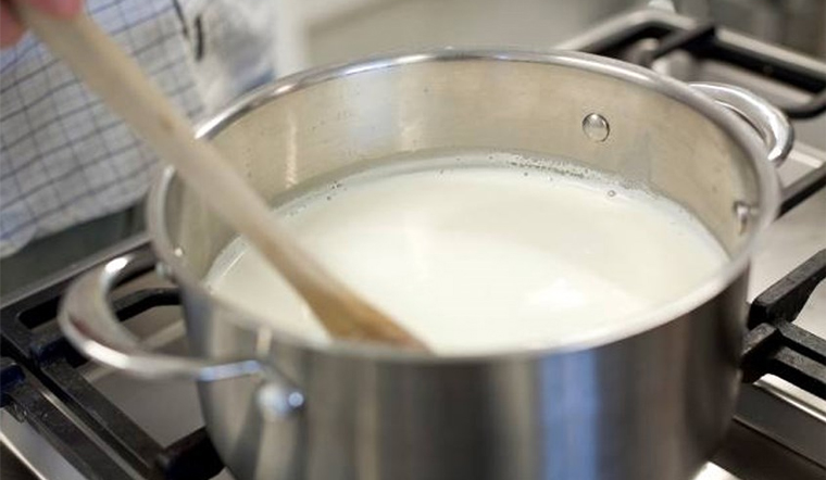 Làm bánh flan bằng nồi nấu chậm